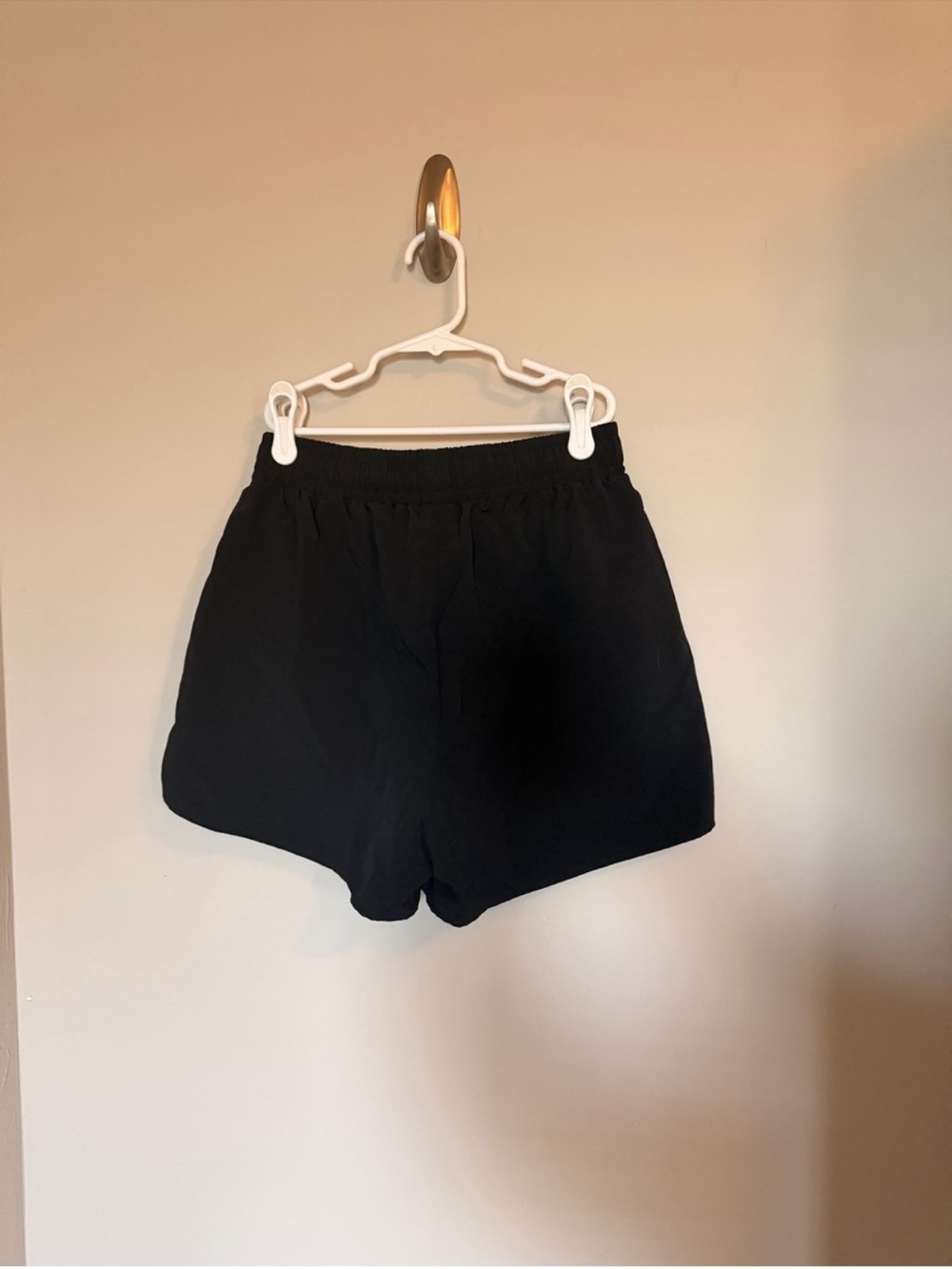 ALO Yoga Alumni Short - Black - Picture 2 of 3